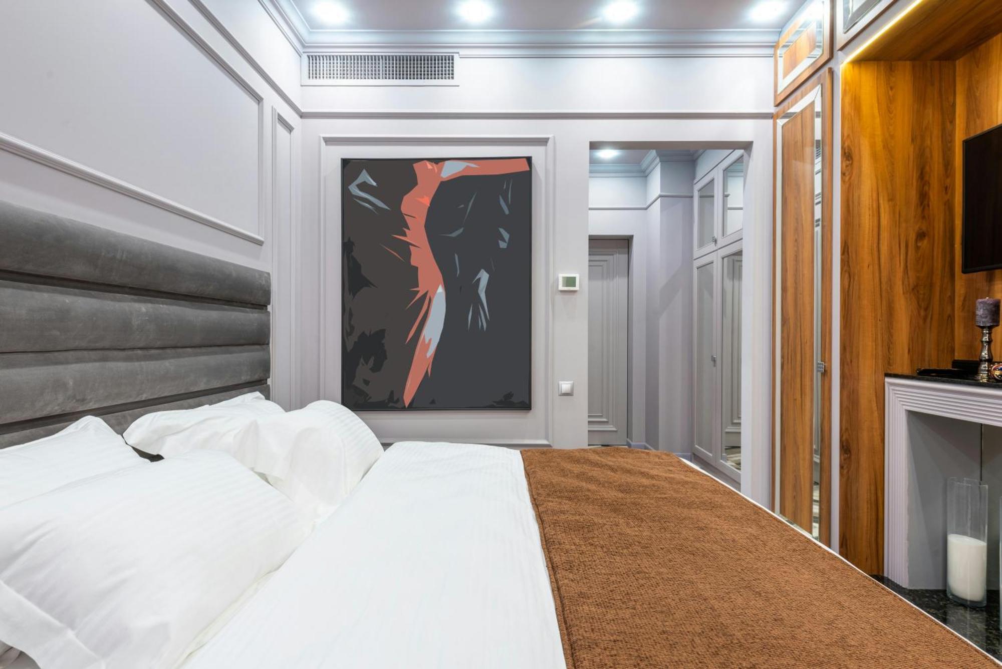 Hotel Royal Caves Plaza Near Igi Airport Delhi 4*