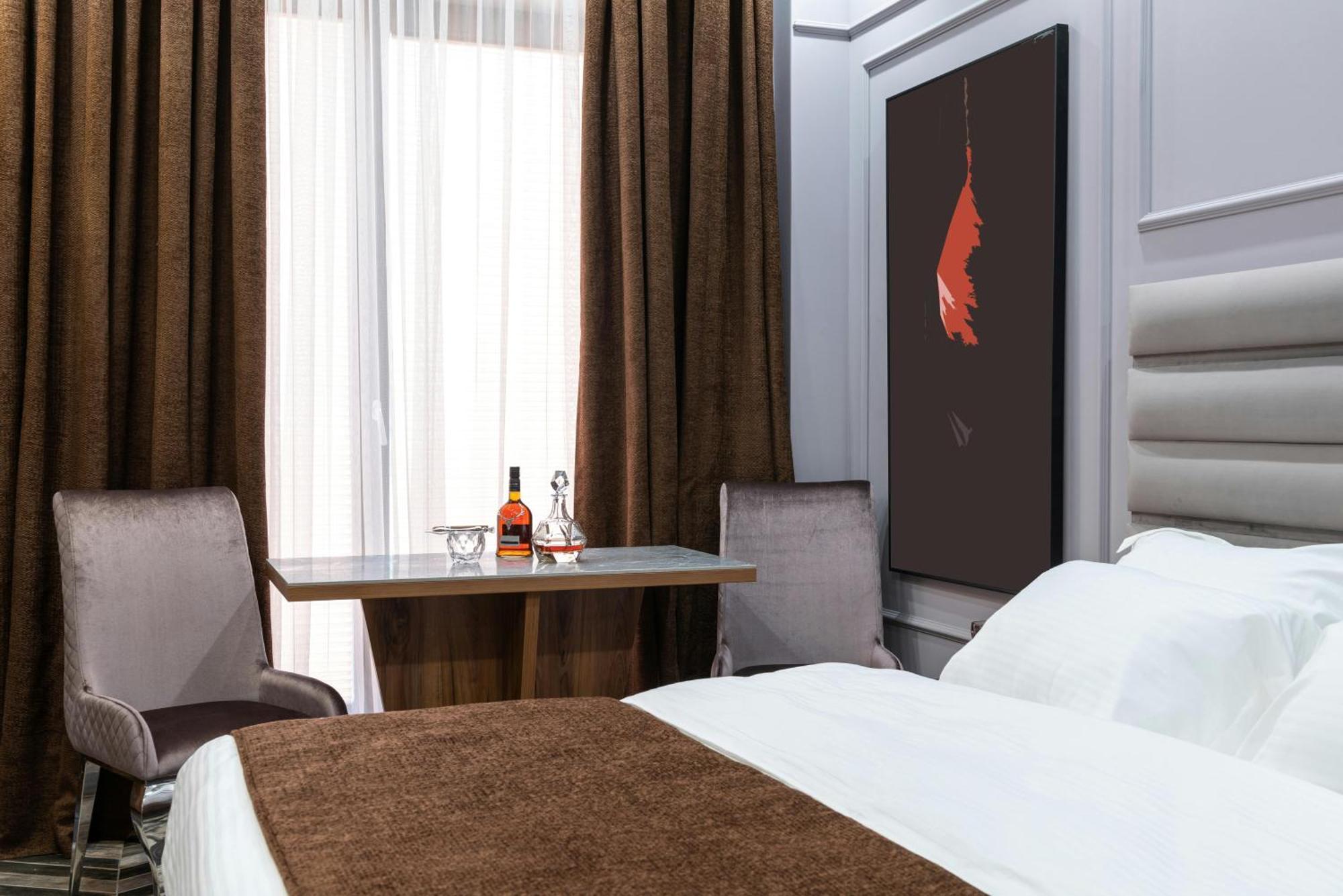 Hotel Royal Caves Plaza Near Igi Airport Delhi 4*